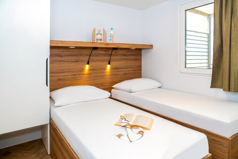 MHAC - Mobilhome Adria Superior 4+1 C zona pro 4–5 osob, Almissa Resort, Omiš, Chorvatsko