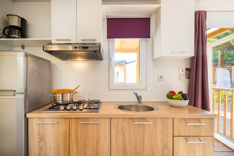 MHRN - Mobilhome Relax 4+2 Nord pro 4–6 osob, Almissa Resort, Omiš, Chorvatsko