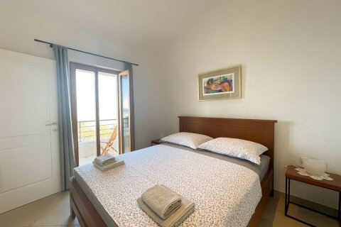 Prázdninový dům Tišina - horní patro, severní zátoky ostrova Hvar, Chorvatsko