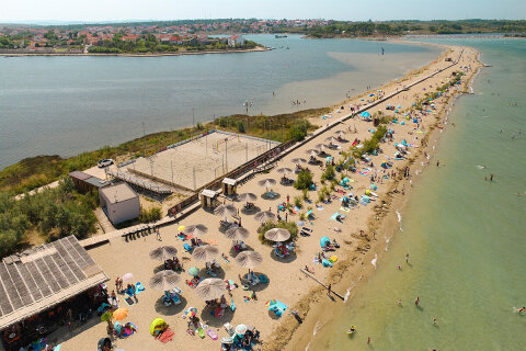 Nin - letecký pohled na písečné pláže, Zadarská riviéra, Chorvatsko 