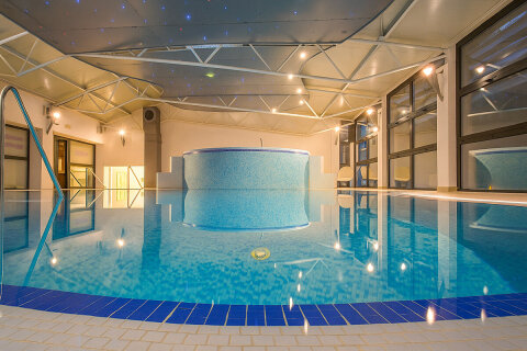 Hotel Flores**** - vnitřní bazén a vířivka, Poreč, Istrie, Chorvatsko