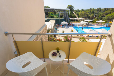 CO2B - dvojlůžkový pokoj Comfort pro 2 osoby s balkónem, All Inclusive Hotel Adria****, Biograd na Moru, Chorvatsko