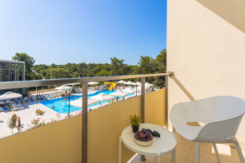 CO2B - dvojlůžkový pokoj Comfort pro 2 osoby s balkónem, All Inclusive Hotel Adria****, Biograd na Moru, Chorvatsko