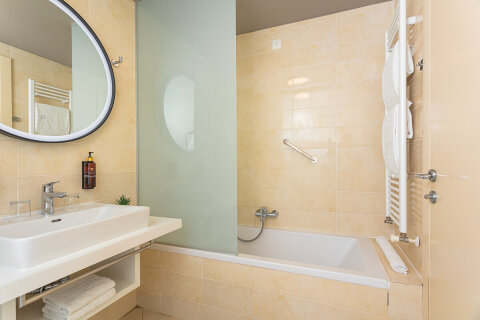 CO2B - dvojlůžkový pokoj Comfort pro 2 osoby s balkónem, All Inclusive Hotel Adria****, Biograd na Moru, Chorvatsko