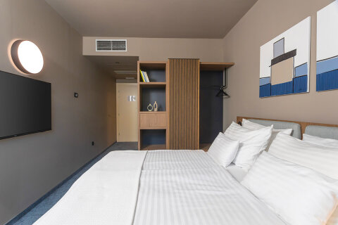 CO2B - dvojlůžkový pokoj Comfort pro 2 osoby s balkónem, All Inclusive Hotel Adria****, Biograd na Moru, Chorvatsko