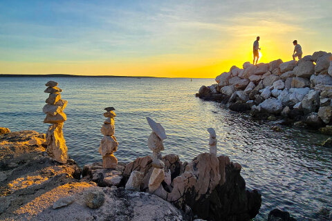 Mandre - západ slunce na pláži u domu Crnika, ostrov Pag, Chorvatsko