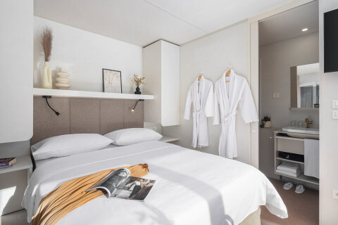 Glamping Escape s vířivkou pro 2–3 osoby, Pinadria Resort, Baška Voda, Makarská riviéra, Chorvatsko