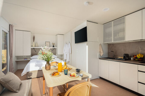 Glamping Escape s vířivkou pro 2–3 osoby, Pinadria Resort, Baška Voda, Makarská riviéra, Chorvatsko