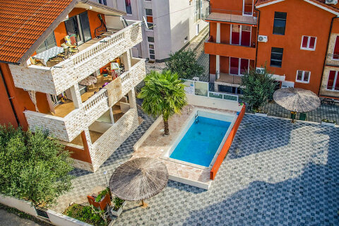 Apartmány Larisa - bazén, Šibenická riviéra, Chorvatsko