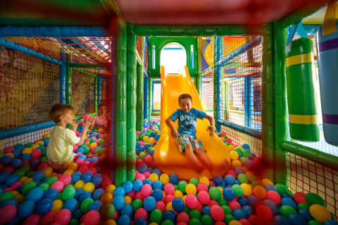 Aminess Maravea Resort**** - vnitřní herna, Novigrad - Cittanova, Istrie, Chorvatsko