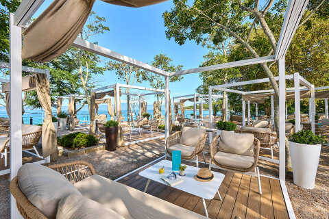 Aminess Atea Camping Resort***** - plážový bar Punto Mare, Njivice, ostrov Krk, Chorvatsko