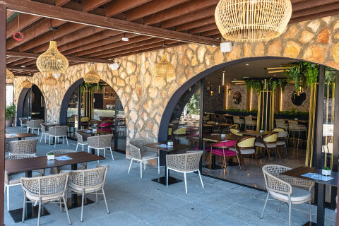 Resort Jezera Lovišća - restaurace, ostrov Murter, Chorvatsko