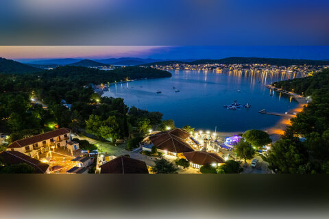 Jezera - zátoka Lovišća, ostrov Murter, Chorvatsko