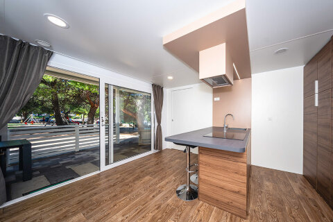 Resort Jezera Lovišća - mobilhome Delux (větší typ), ostrov Murter, Chorvatsko