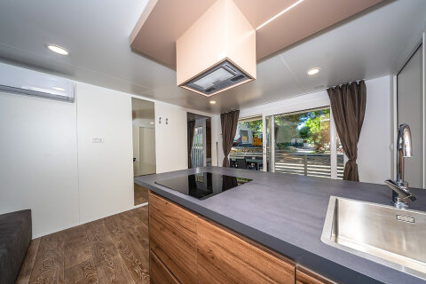 Resort Jezera Lovišća - mobilhome Delux (větší typ), ostrov Murter, Chorvatsko