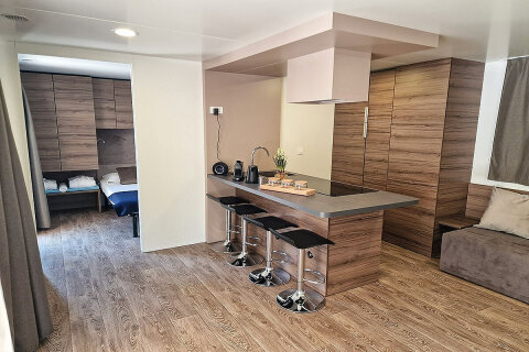 Resort Jezera Lovišća - mobilhome Delux (větší typ), ostrov Murter, Chorvatsko