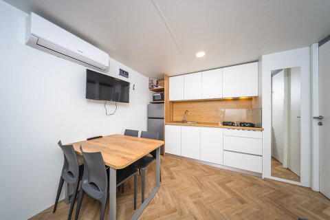 Resort Jezera Lovišća - mobilhome Premium, ostrov Murter, Chorvatsko