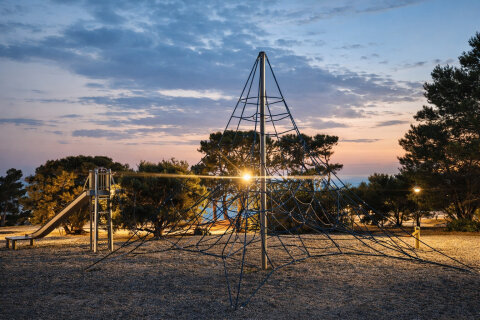 Apartmány Urania Family Resort - lezecká síť u pláže, Baška Voda, Makarská Riviéra, Chorvatsko