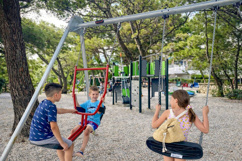Apartmány Urania Family Resort - dětské hřiště, Baška Voda, Makarská Riviéra, Chorvatsko