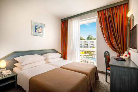 Dvoulůžkový pokoj s balkónem na mořskou stranu, Aminess Laguna Maradiso Hotel***, Novigrad - Cittanova, Istrie, Chorvatsko