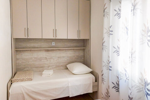 Apartmán Nikša - ložnice se třemi lůžky, Vela Farska, ostrov Brač, Chorvatsko