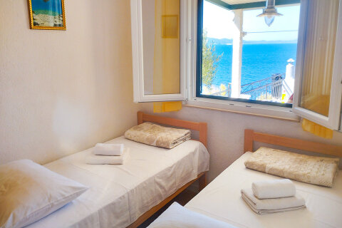 Apartmán Nikša - ložnice se dvěma lůžky, Vela Farska, ostrov Brač, Chorvatsko
