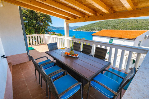 Prázdninový dům Mali Raj - terasa s výhledem na moře, ostrov Drvenik Veli, Chorvatsko