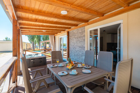 MHFW - Mobilhome Family 6+2 C zona Whirpool pro 6–8 osob, Almissa Resort, Omiš, Chorvatsko