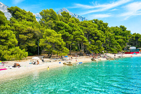 Pinadria Resort***** - pláže pod resortem, Baška Voda, Makarská riviéra, Chorvatsko