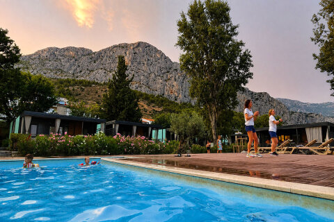 Resort Almissa**** - animační program pro děti u bazénu, Omiš, Chorvatsko