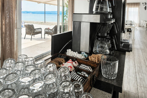 Resort Almissa**** - bufetové snídaně, Omiš, Chorvatsko