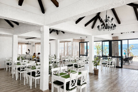 Resort Almissa**** - restaurace, kde se podává polopenze, Omiš, Chorvatsko