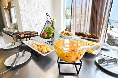 Resort Almissa**** - bufetové večeře, Omiš, Chorvatsko