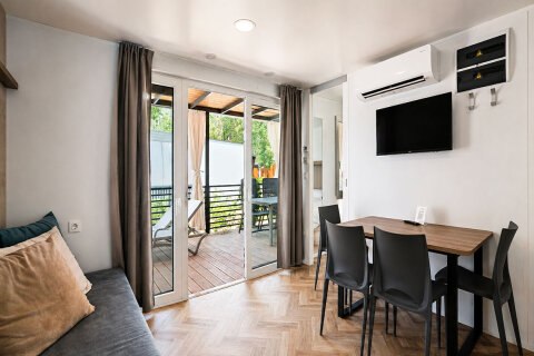 MHAA - Mobilhome Adria Superior 4+1 Whirpool A zona pro 4–5 osob, Almissa Resort, Omiš, Chorvatsko