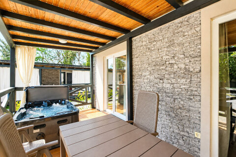 MHFW - Mobilhome Family 6+2 C zona Whirpool pro 6–8 osob, Almissa Resort, Omiš, Chorvatsko