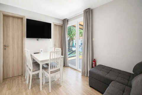 MHFW - Mobilhome Family 6+2 C zona Whirpool pro 6–8 osob, Almissa Resort, Omiš, Chorvatsko