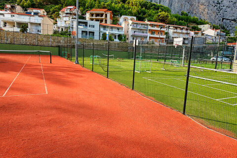 Resort Almissa**** - sportoviště, Omiš, Chorvatsko