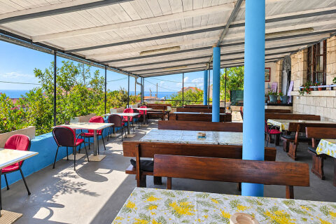 Ustrine - jediná restaurace ve vesnici, ostrov Cres, Chorvatsko
