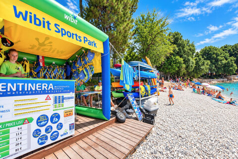 Resort Centinera*** - půjčovna sportovního vybavení u pláže, Banjole, Istrie, Chorvatsko