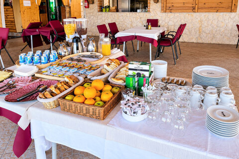 Garden Resort - snídaně, Potočnica, ostrov Pag, Chorvatsko
