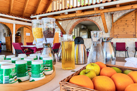 Garden Resort - snídaně, Potočnica, ostrov Pag, Chorvatsko