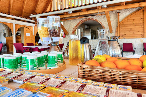 Garden Resort - snídaně, Potočnica, ostrov Pag, Chorvatsko