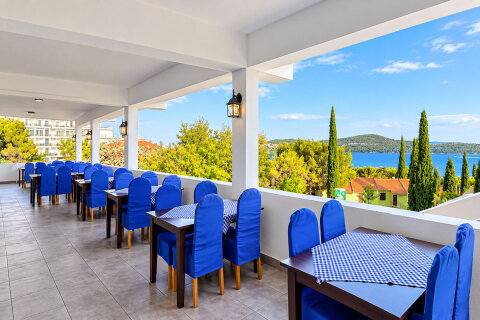 Apartmány Medena - restaurace, Seget Donji, Trogirská riviéra, Chorvatsko
