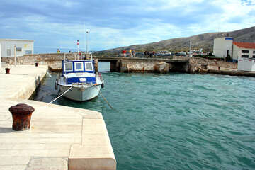 Městská promenáda v Pagu, ostrov Pag, Chorvatsko