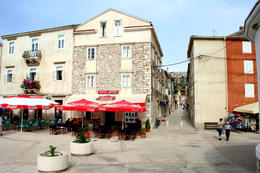 Restauraca ve městě Pag, ostrov Pag, Chorvatsko