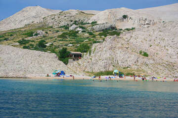 Pláž Ručica a restaurace, ostrov Pag, Chorvatsko