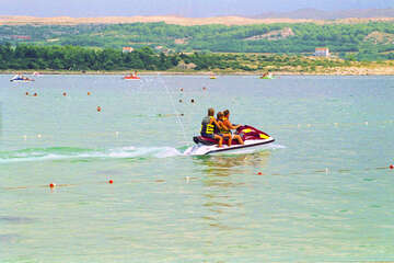 Pláž Zrče, Novalja, ostrov Pag, Chorvatsko