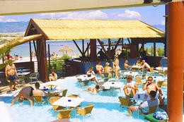 Pláž Zrče, Novalja, ostrov Pag, Chorvatsko